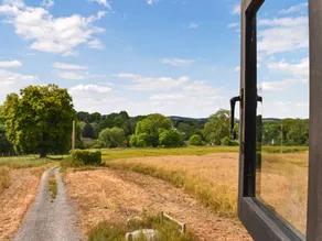 Cottage with garden | River view - Image 2