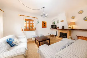 Maison adaptée aux familles avec internet haut débit, jardin et terrasse | Vue ville | Adaptée au travail à distance - Image 4