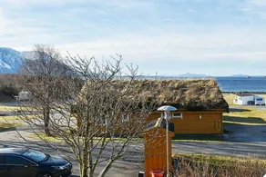 Holiday home with terrace & garden | Water view - Image 4