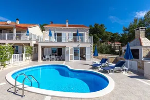 Villa with garden, pool & terrace - Image 5