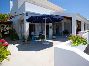 Beachfront Whispering Waves Apartments - Comfort One Bedroom Apartment with Sea View - Image 3