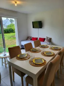 Family-oriented cottage with garden, barbeque & terrace | Garden view | Next to the beach | Suitable for remote work | Pets are welcome - Image 3