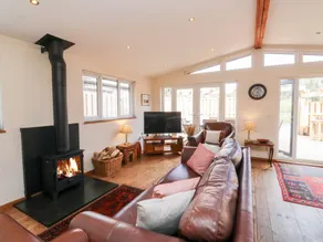 Cottage with garden, jacuzzi & barbecue - Image 5