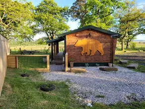 Cabin with garden - Image 2