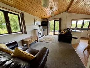Family-friendly cottage with jacuzzi & garden - Image 3