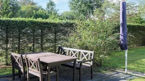 Casa con jardín y terraza - Image 4