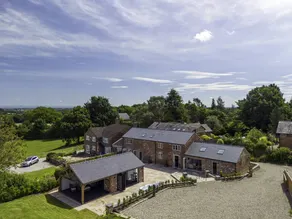 Cottage with jacuzzi & garden - Image 5