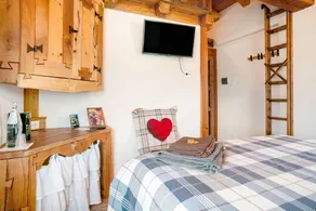Room 'Camera Rotonda' with Mountain View, Balcony and Wi-Fi - Image 4