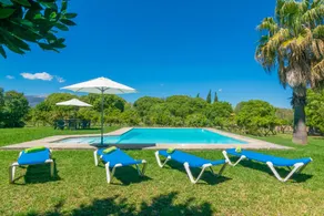 Holiday home with pool, terrace & garden - Image 3