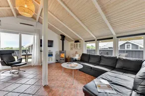 Charming holiday home with terrace | Water view - Image 4