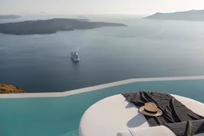 Villa with terrace & private pool | Sea view - Image 3