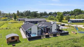 House with terrace, garden & hot tub - Image 2