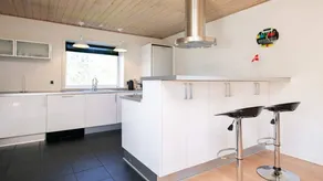 Holiday home with terrace - Image 2