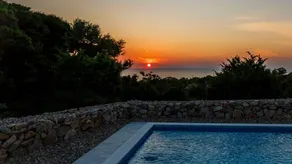 Villa with terrace, barbecue & private pool - Image 2