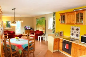 Holiday home with garden, barbeque & terrace - Image 2