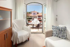 Appartement de vacances avec internet haut débit, terrasse et piscine | Vue jardin | Plage à proximité | Avec animaux autorisés - Image 4