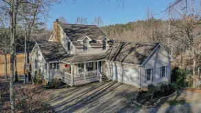 Holiday home with barbeque & terrace | Lake view - Image 5
