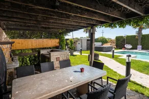 Flat with BBQ, hot tub & pool - Image 5