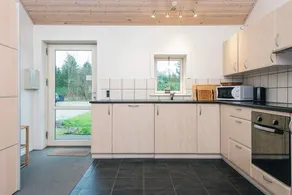 Holiday home with terrace - Image 3