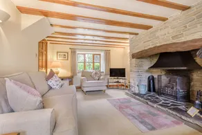 Cottage with garden, terrace & BBQ - Image 4