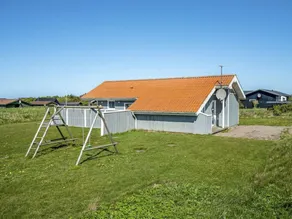 Holiday home with terrace - Image 4