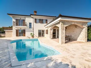 Casa con jardín, terraza y piscina privada - Image 2