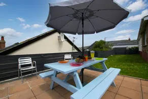 Holiday home with garden & BBQ - Image 5