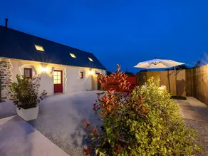 Fully equipped beautiful cottage with terrace, BBQ & jacuzzi | Garden view - Image 4