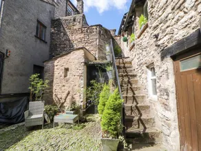 Family-oriented charming cottage - Image 2