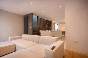 Child-friendly holiday apartment with garden, fast internet & terrace | Next to Manchester Town Hall | Dogs allowed - Image 4
