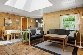 Holiday home with terrace - Image 5