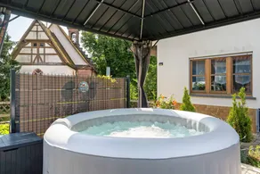 Fully equipped lovely apartment with garden, terrace & jacuzzi | Garden view - Image 2