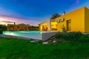 Villa with pool, BBQ & terrace - Image 2