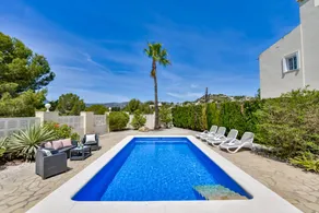 Voll ausgestattete gemütliche Villa mit Terrasse, Garten und privatem Pool | Haustiere erlaubt - Image 4
