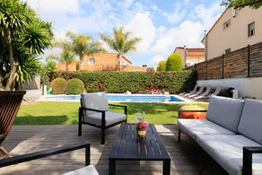 Fully equipped villa with terrace, private pool & garden - Image 5