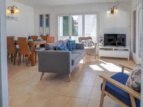 Apartment with terrace & garden - Image 3