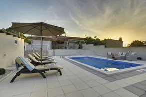House with private pool, barbeque & terrace - Image 4