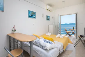 Fully equipped lovely holiday home with terrace, garden & barbecue | Sea view - Image 3