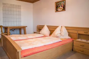 Flat with garden - Image 2