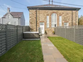 Family-friendly cottage with hot tub & garden | Beach view | Dogs allowed - Image 3