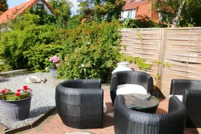 House with garden - Image 2