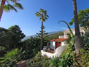 Flat with garden & terrace - Image 3