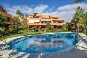 Penthouse in Estepona with Terrace and Sea Views - Image 2