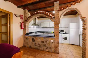 Maison de vacances adaptée aux familles avec terrasse, jardin et piscine | Vue montagne | Avec animaux admis - Image 3