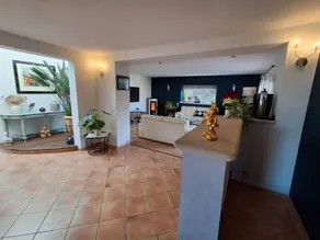 Villa with garden, barbecue & private pool - Image 4