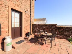 Family-oriented cottage with garden & terrace - Image 5