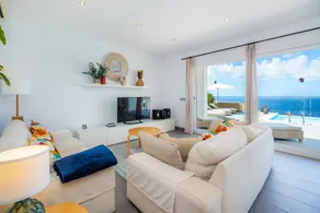 Villa with BBQ, terrace & private pool | Suitable for remote work - Image 4