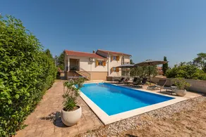 House with private pool, barbecue & garden - Image 5