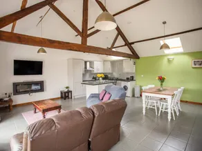 Fully equipped cottage with garden & jacuzzi | Pet-friendly - Image 3