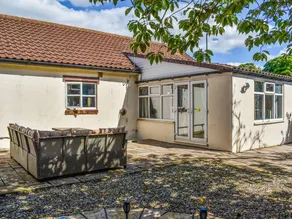 Cottage with garden - Image 2